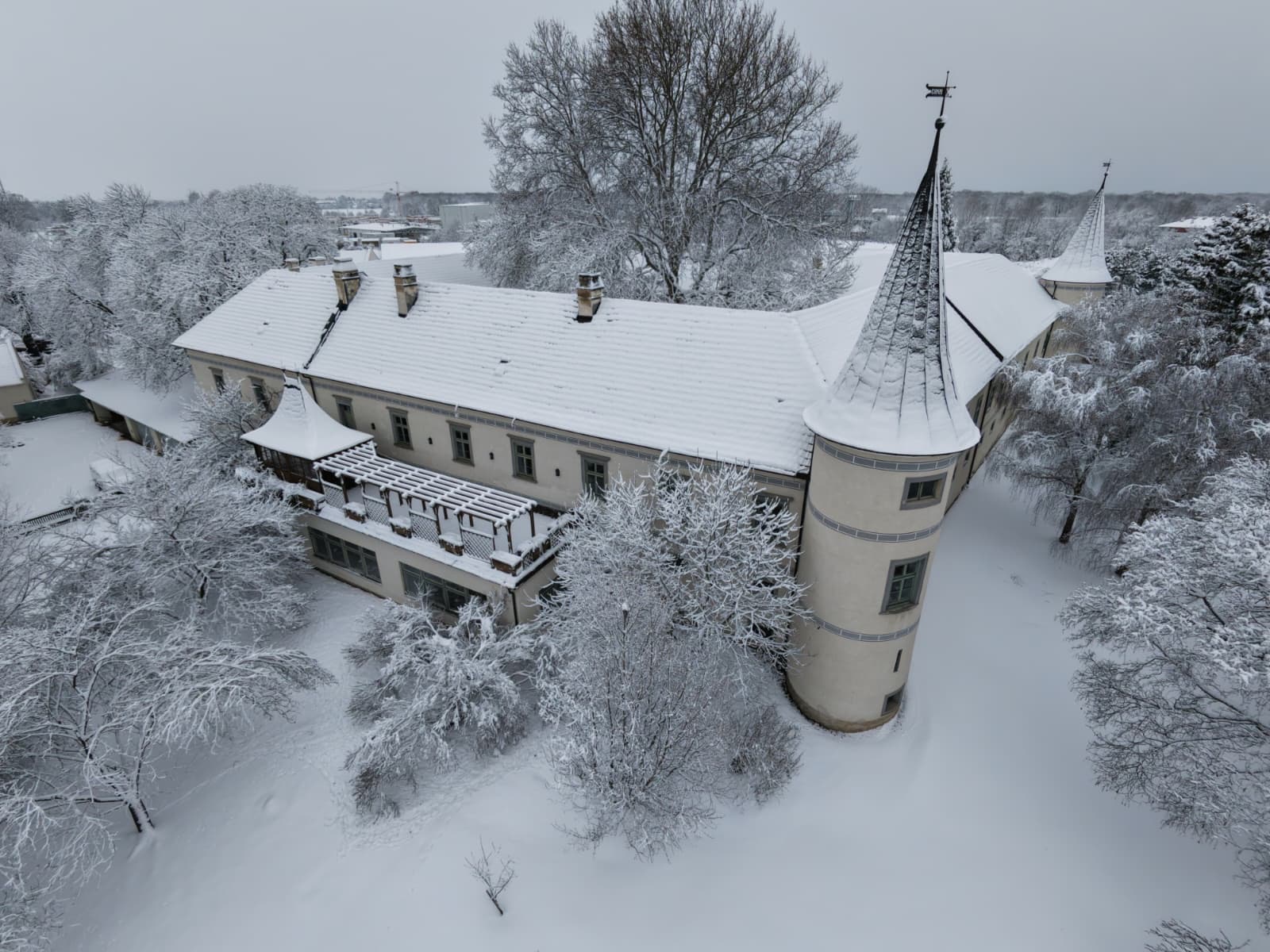 Aerial view of snow-covered Schloss Trumau